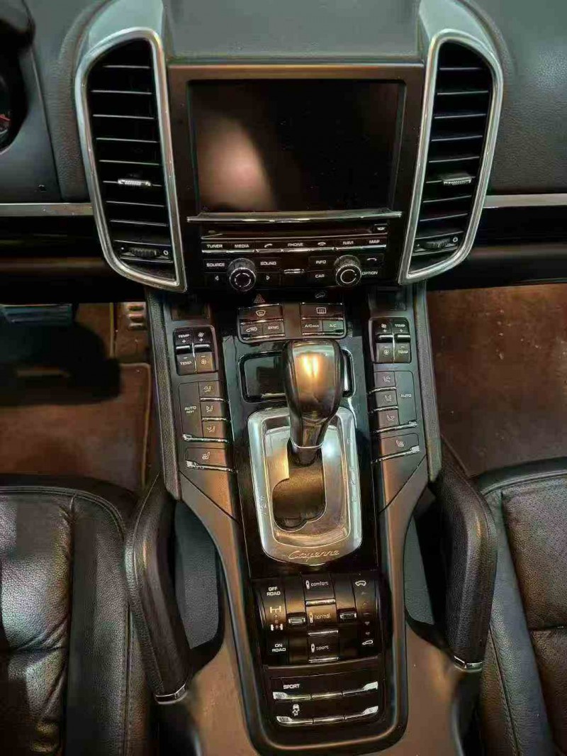 重庆13年保时捷卡宴4