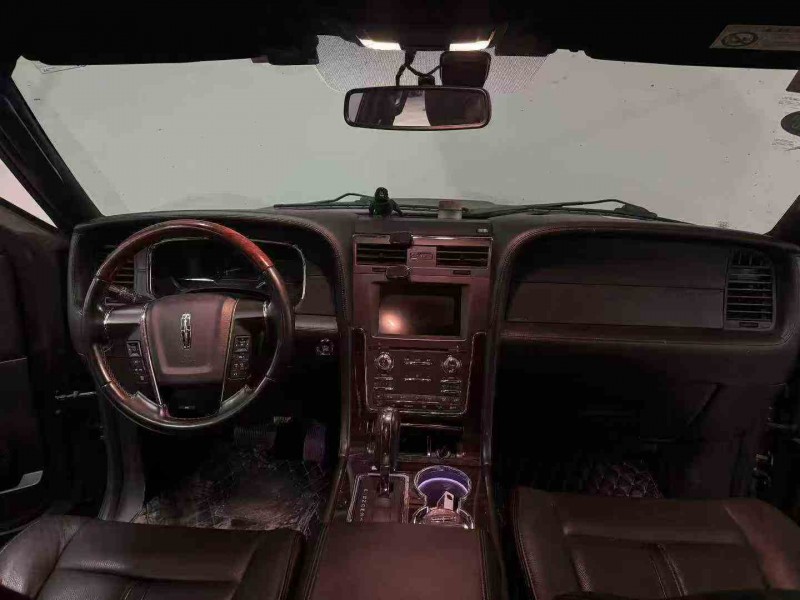 重庆17年林肯领航员3