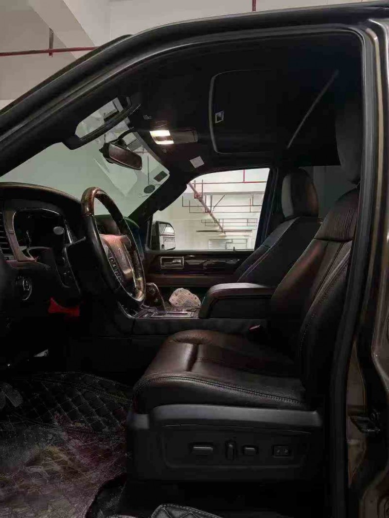 重庆17年林肯领航员4