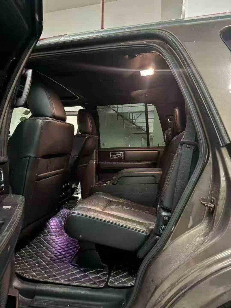 重庆17年林肯领航员5