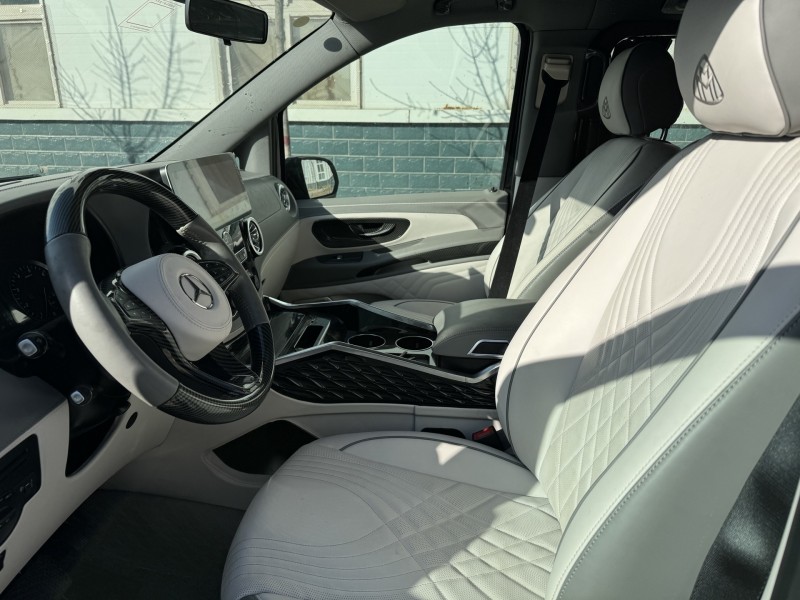 新乡24年奔驰威霆4