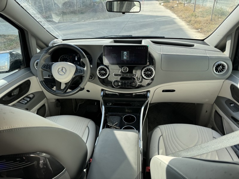 新乡24年奔驰威霆5