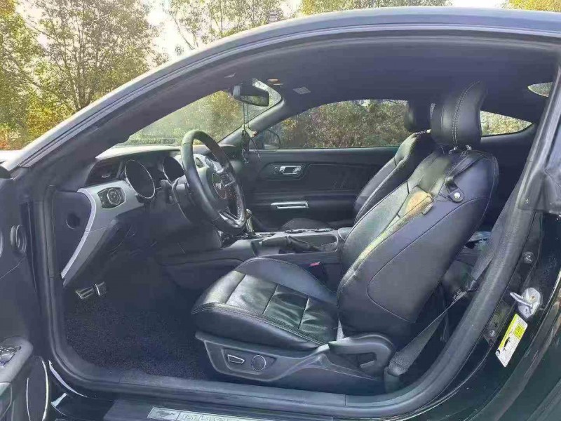 重庆18年福特野马4