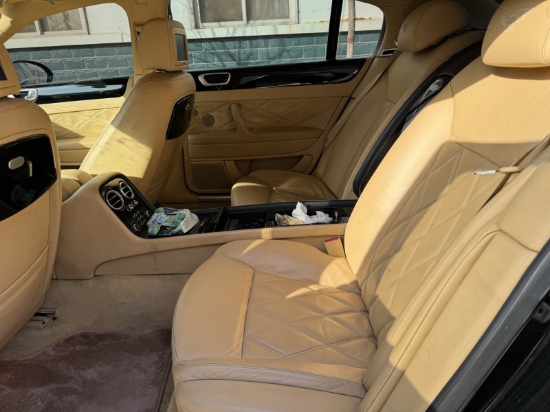 新乡12年宾利飞驰6