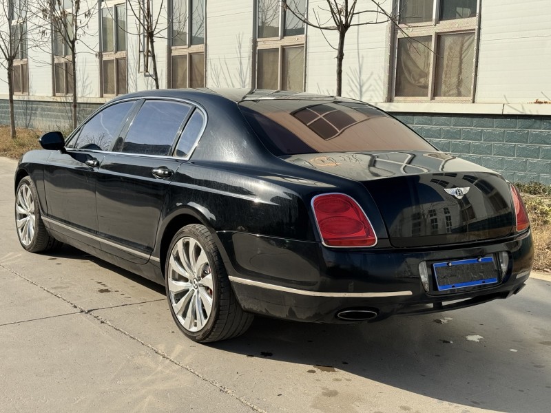 新乡12年宾利飞驰7