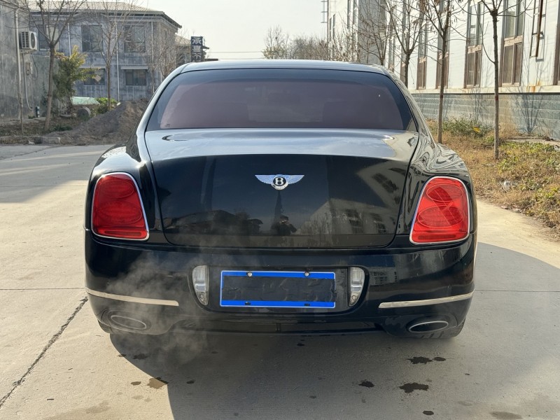 新乡12年宾利飞驰8