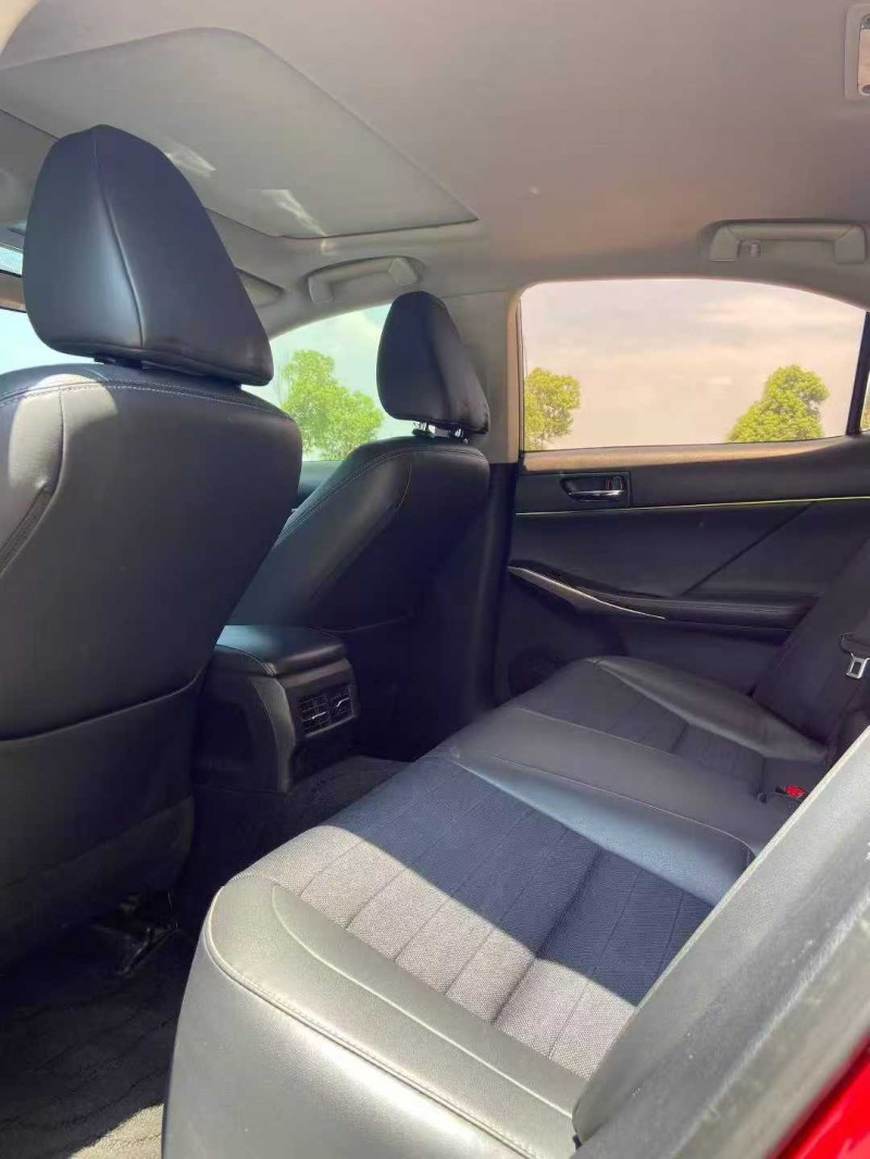 襄阳14年雷克萨斯IS4