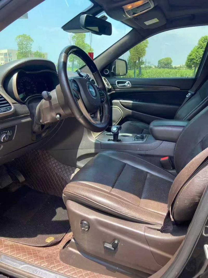 襄阳15年Jeep大切诺基4