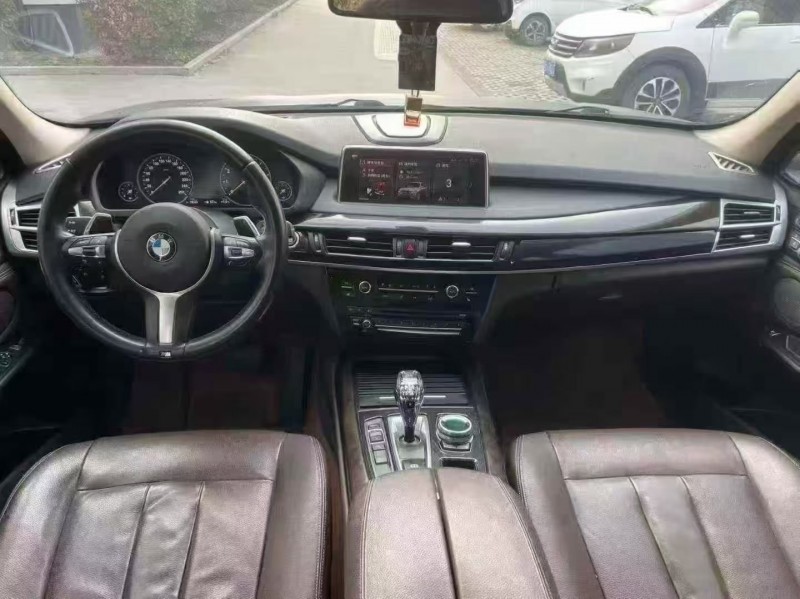 济宁16年宝马X54