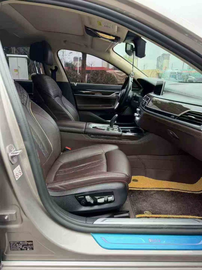 重庆21年宝马7系4