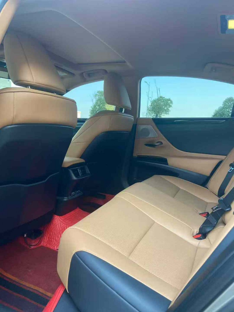 襄阳22年雷克萨斯ES4