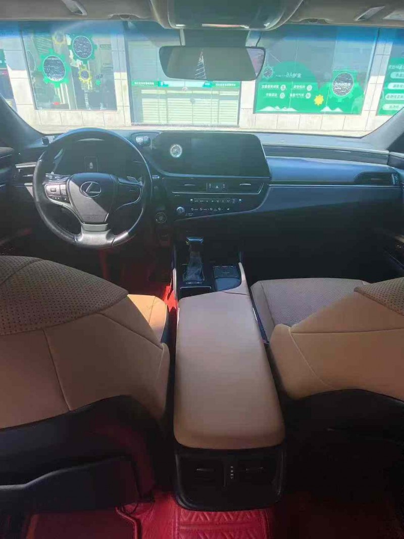 襄阳22年雷克萨斯ES7