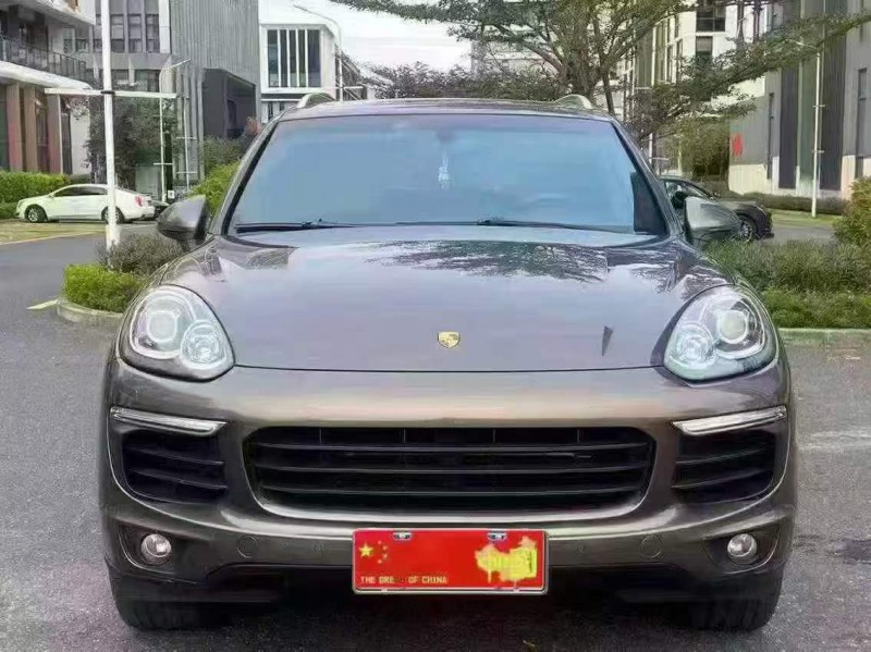 广州16年保时捷卡宴1