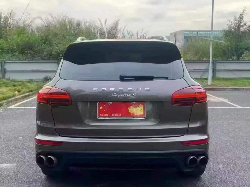 广州16年保时捷卡宴4