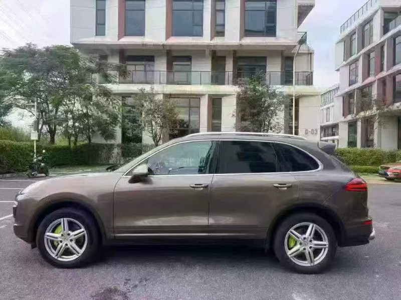 广州16年保时捷卡宴6