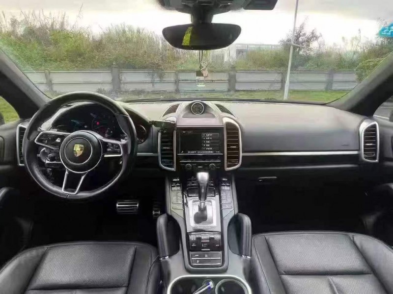 广州16年保时捷卡宴7