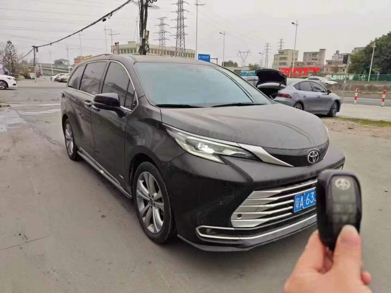 广州23年丰田塞纳1