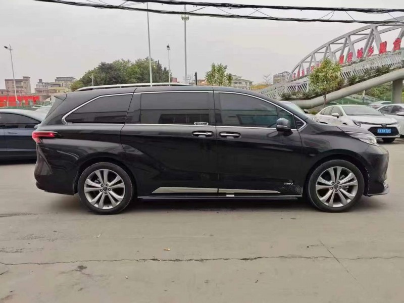 广州23年丰田塞纳2