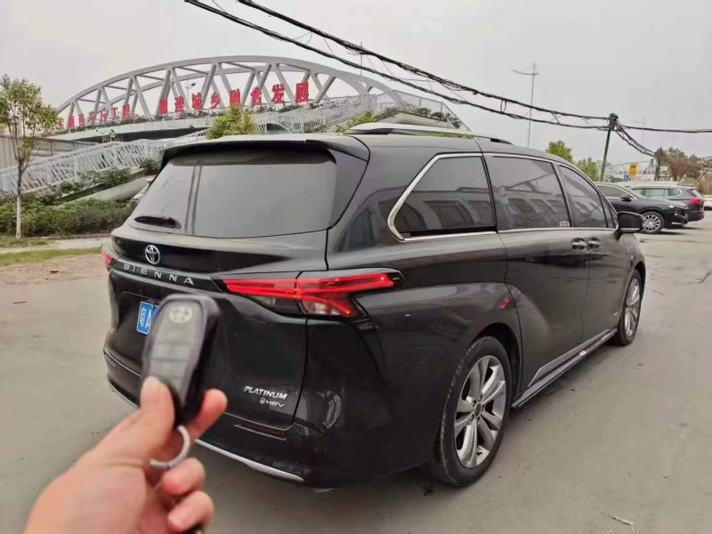 广州23年丰田塞纳3