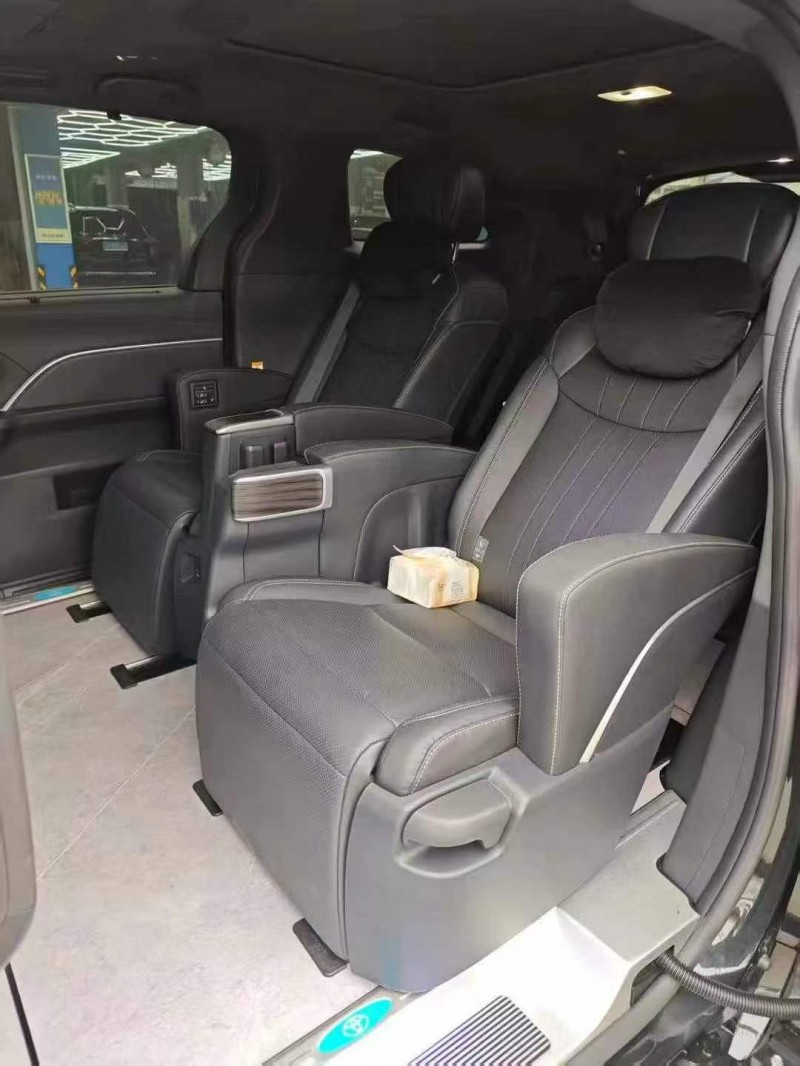 广州23年丰田塞纳5