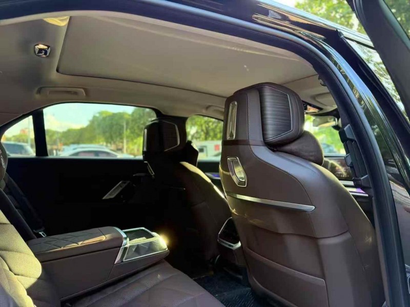 青岛23年宝马7系2