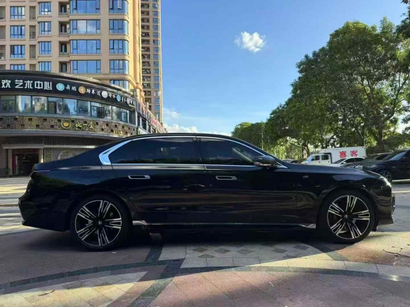 青岛23年宝马7系5