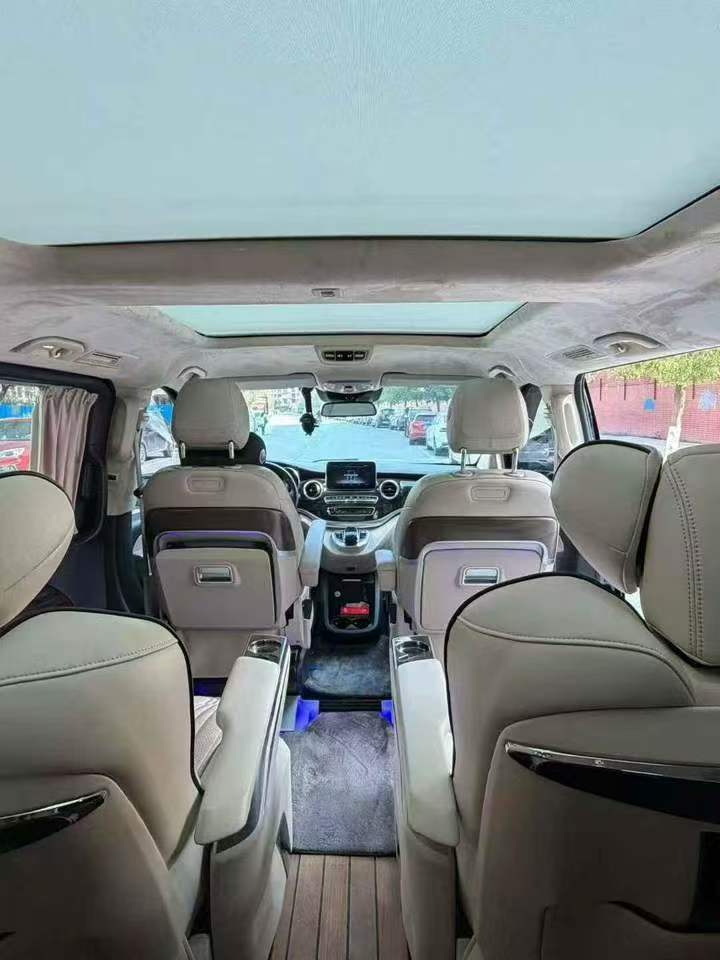 张家界19年奔驰V5