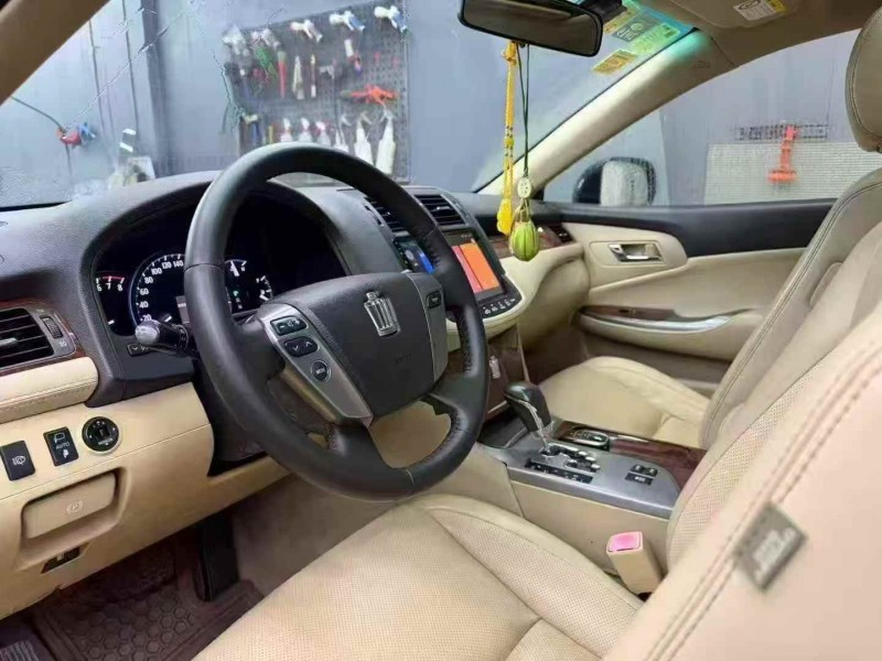 济宁13年丰田皇冠4