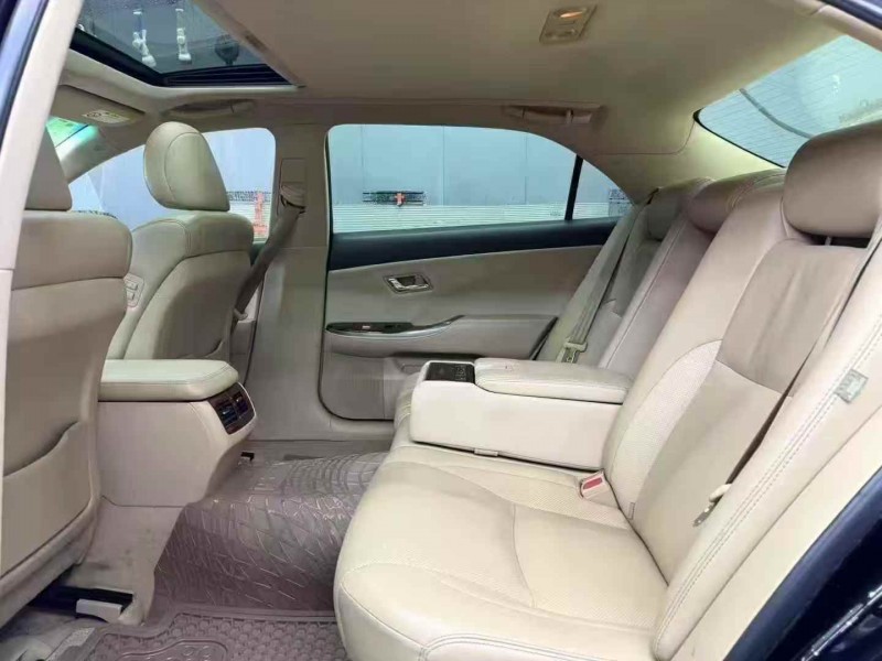 济宁13年丰田皇冠6