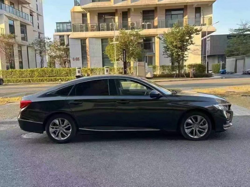 汕头18年本田雅阁8