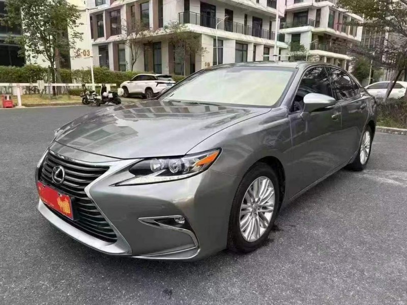 汕头18年雷克萨斯ES3