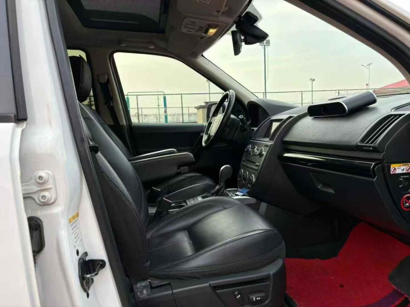 济宁14年路虎神行者4