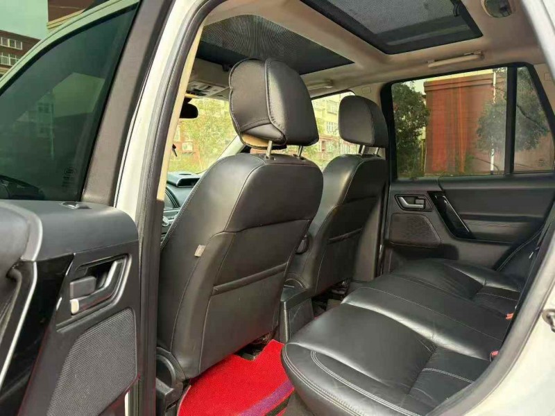 济宁14年路虎神行者5