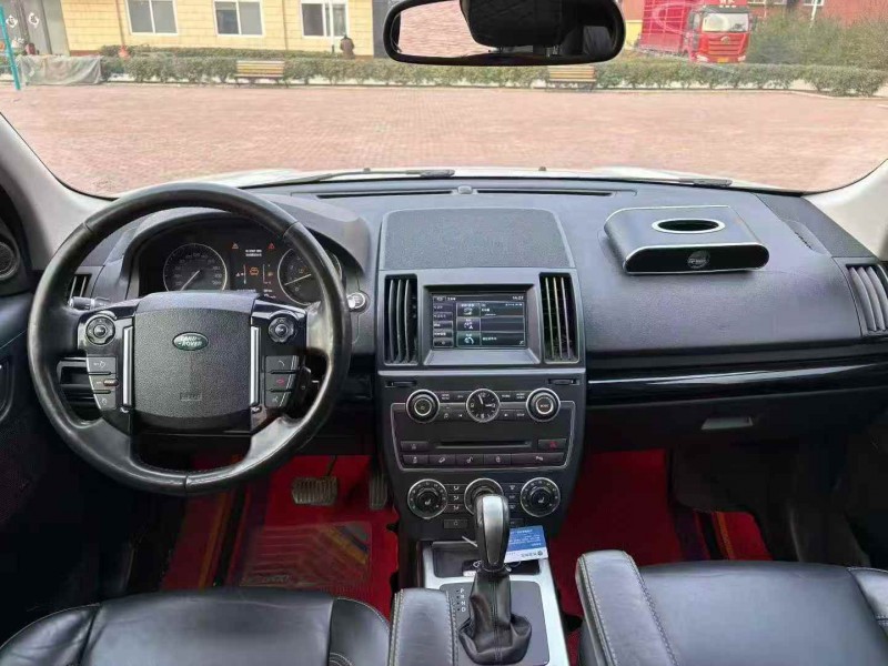 济宁14年路虎神行者6