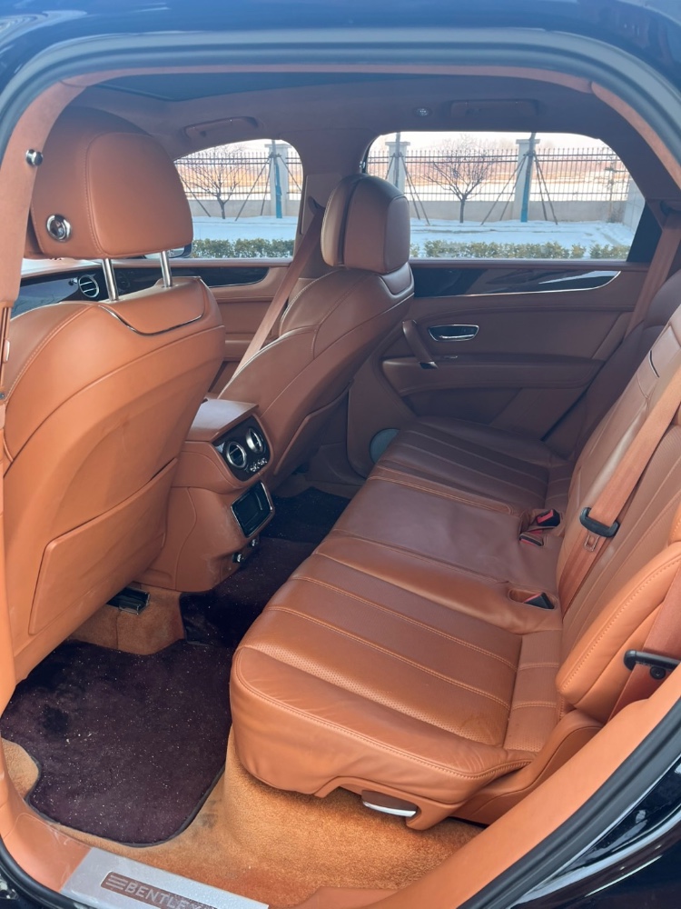 宿州18年宾利添越6