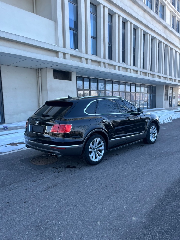 宿州18年宾利添越7