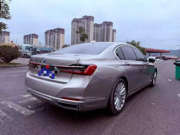 重庆21年宝马7系8