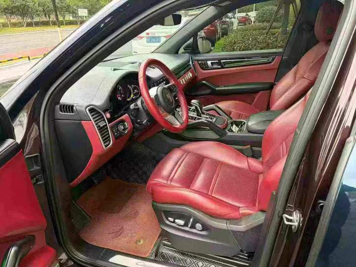 吉安20年保时捷卡宴5