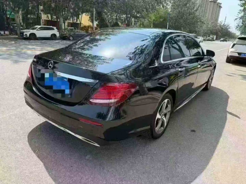 吴忠17年奔驰E8