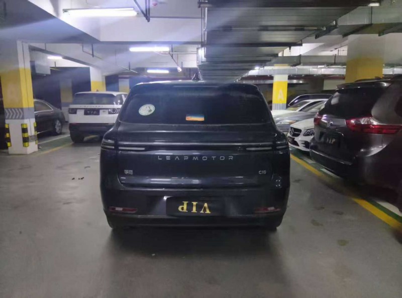 武汉24年零跑汽车C109