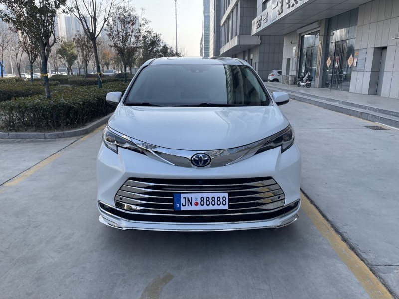 济宁22年丰田塞纳1