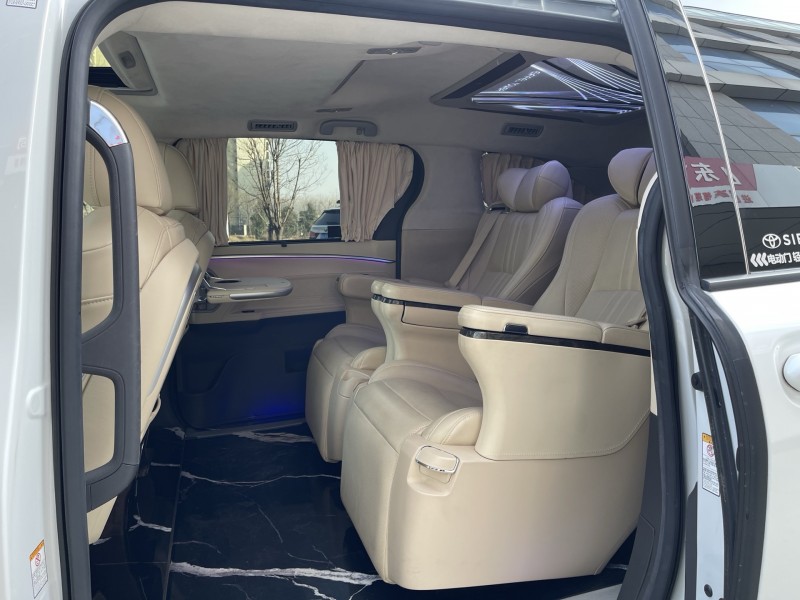 济宁22年丰田塞纳5