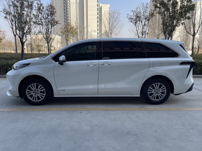 济宁22年丰田塞纳7