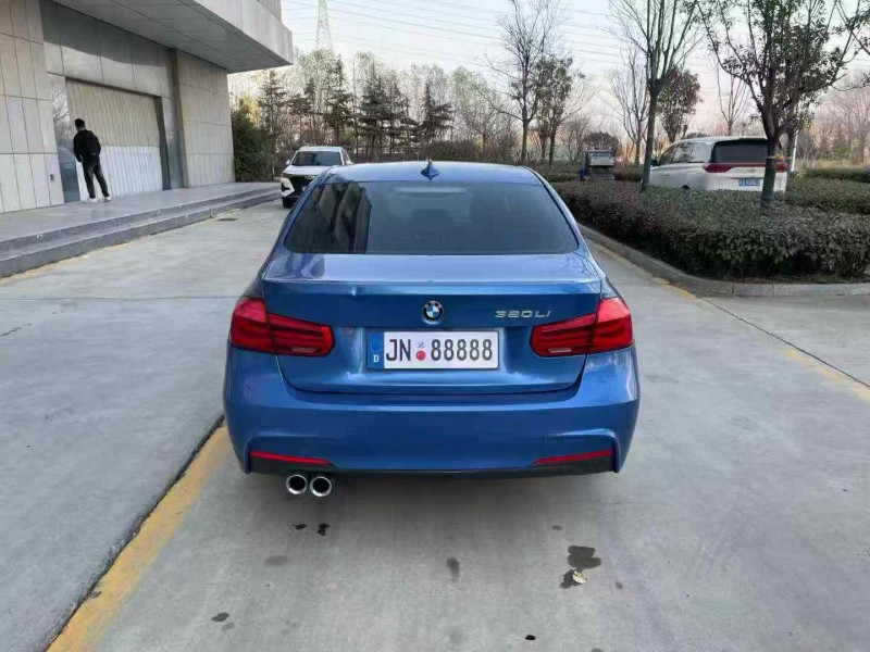 济宁19年宝马3系8