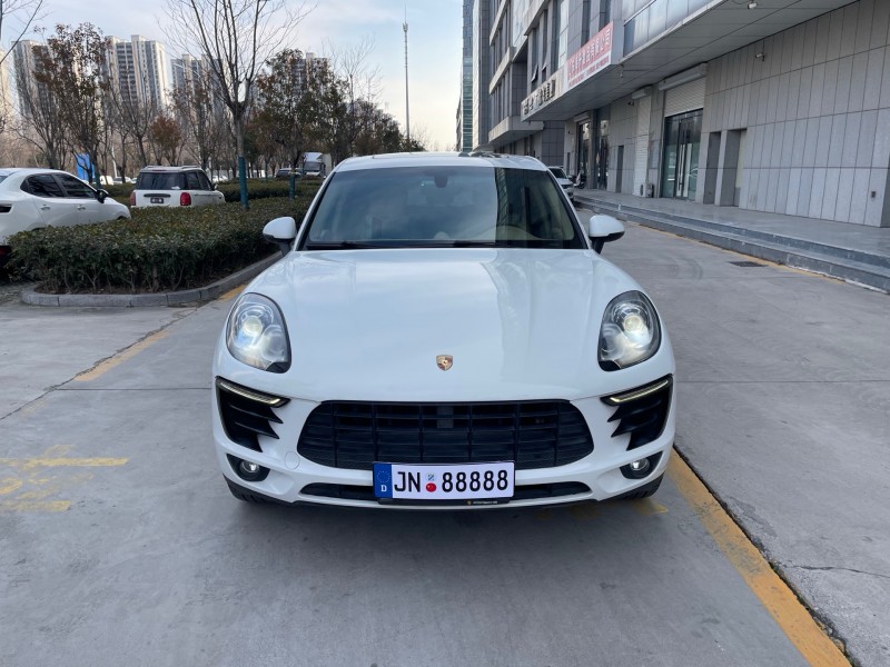 济宁15年保时捷Macan1