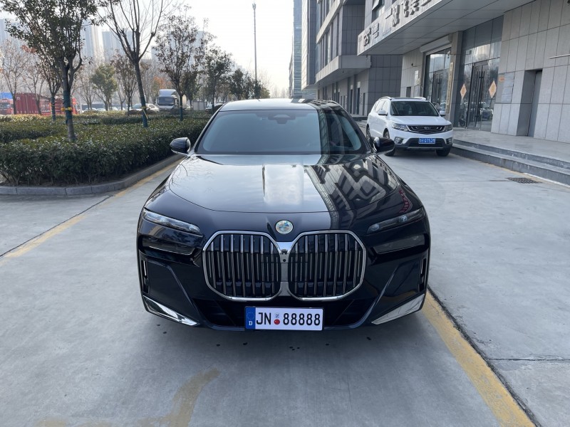 济宁24年宝马7系1