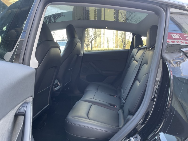 济宁23年特斯拉MODEL 35