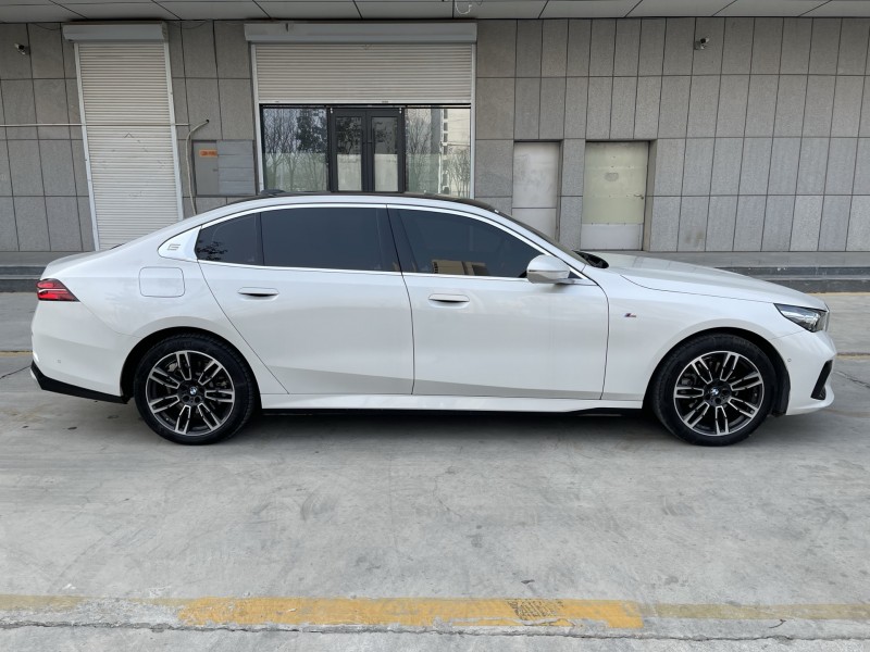 济宁24年宝马4系3