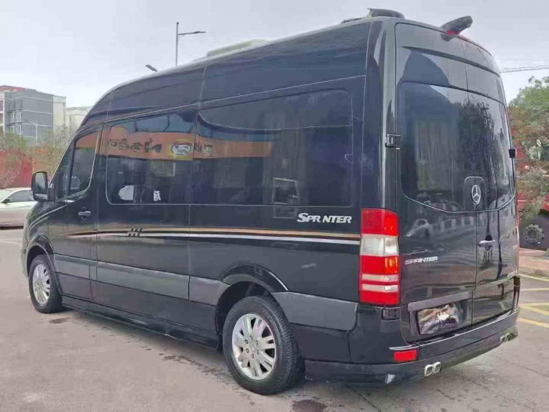 遵义17年奔驰斯宾特8