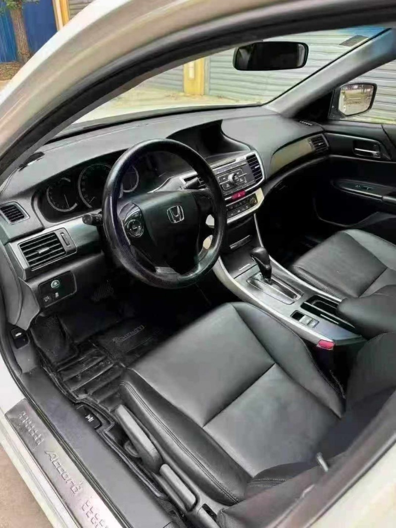 邢台16年本田雅阁5